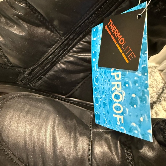 Winter boot and glove bundle! Two for one! Size 11 and gloves M-L. Waterproof! - Picture 7 of 11